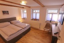 Schlafzimmer1-OG-Solling-Ferienhaus.JPG